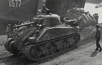 Zvezda 6263Panzer Battle Tank US-Medium Tank M-4A2 Sherman Model Bausatz 1:100