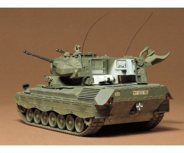 Tamiya BW Flak Panzer Gepard (1) 1:35 Plastik Model Kit Bausatz 35099