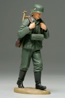 Tamiya Figur 1:16 WWII Figur deutscher Infanterist mit MG...