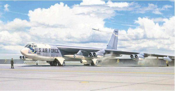 Italeri B-52G Frühe Ausf. m. Hound-Dog Flugzeug 1:72 Plastik Model Bausatz 1451